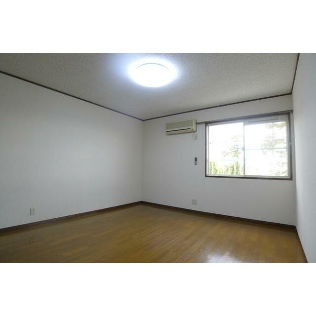 第二稲荷山ハイツ ベッドルーム