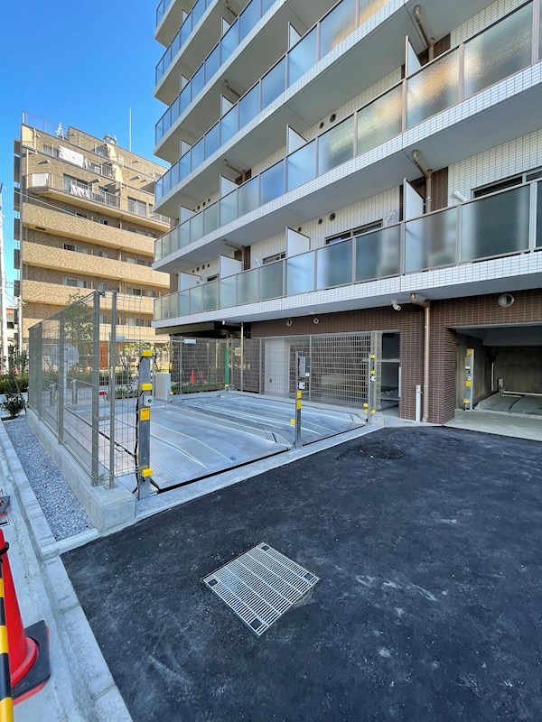 LIME RESIDENCE HIRATSUKA WEST 駐車場