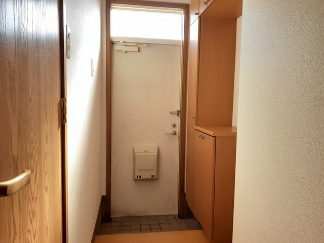 コートドールＡ 玄関