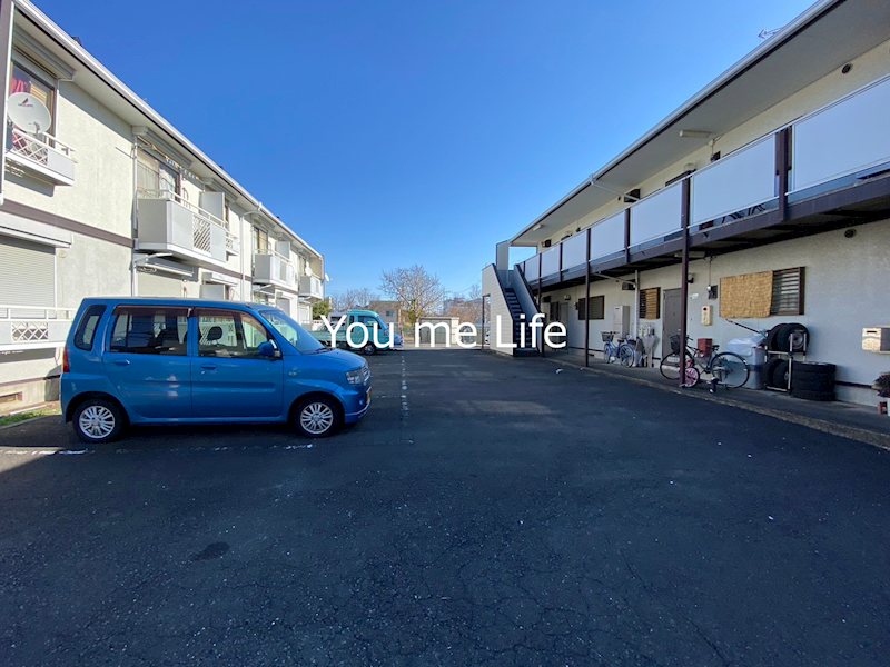グランデュールＡ 駐車場