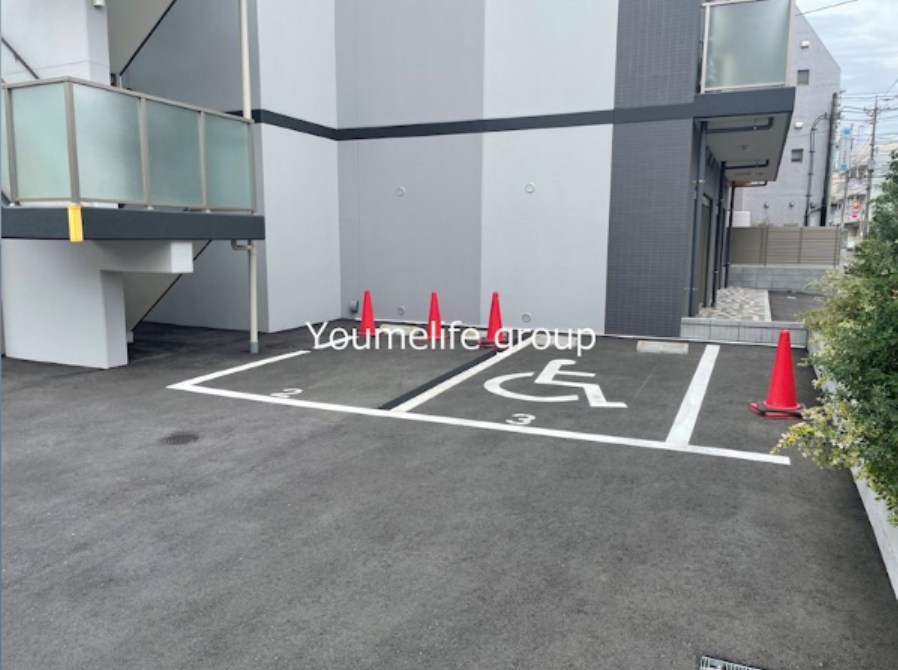 小田急伊勢原駅前マンション 駐車場