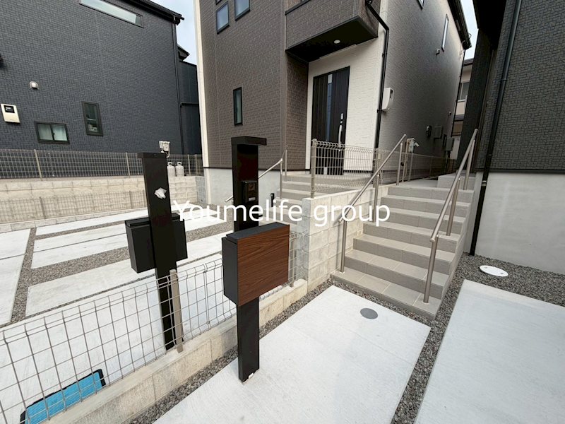 伊勢原市沼目4丁目A号棟戸建 エントランス