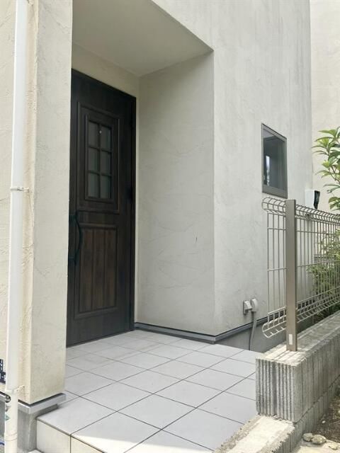 鵠沼桜が岡戸建 エントランス