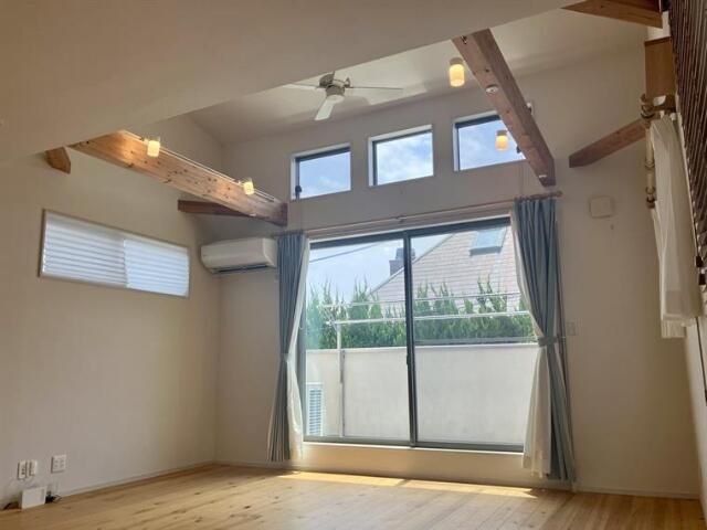 鵠沼桜が岡戸建 リビング