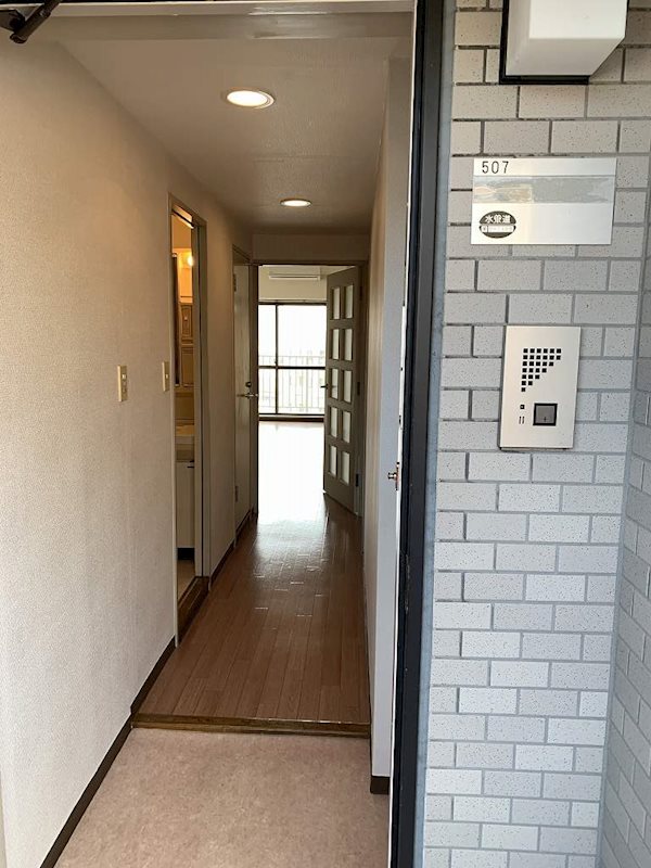 ソシエ弐番館 玄関