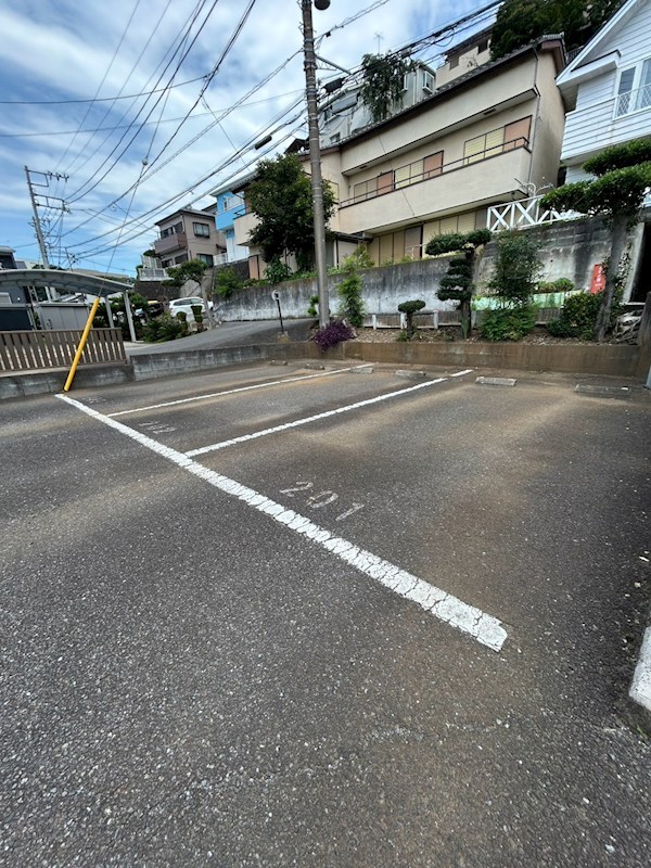 グレイスコート 駐車場