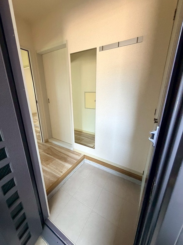 ヒルサイド三田Ｂ 玄関