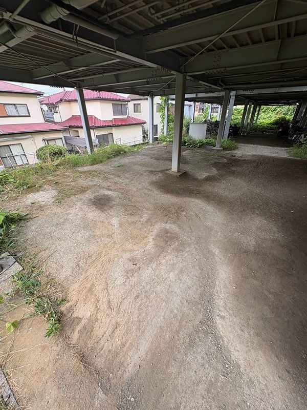 プラーズ愛甲A棟 駐車場