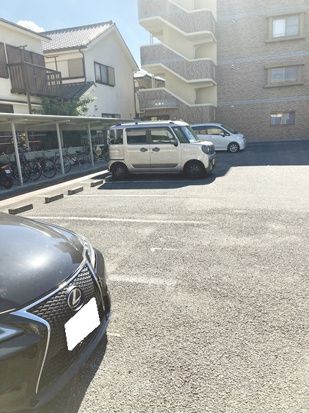 ルミエール湘南 駐車場