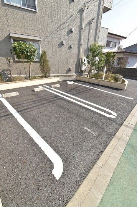 コンフィデンテⅡ 駐車場