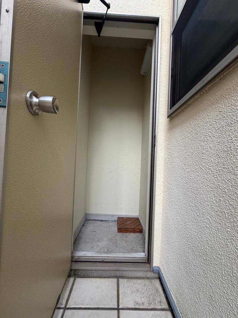 和泉中央南5丁目戸建て 玄関
