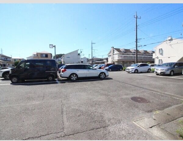 センターヒルズ21壱番館 駐車場