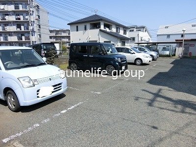 クレサンテーム 駐車場