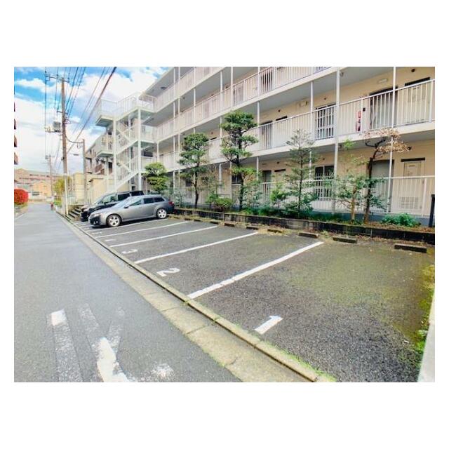若尾山ハイツ 駐車場