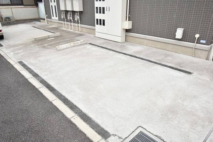 グランドパレス 駐車場