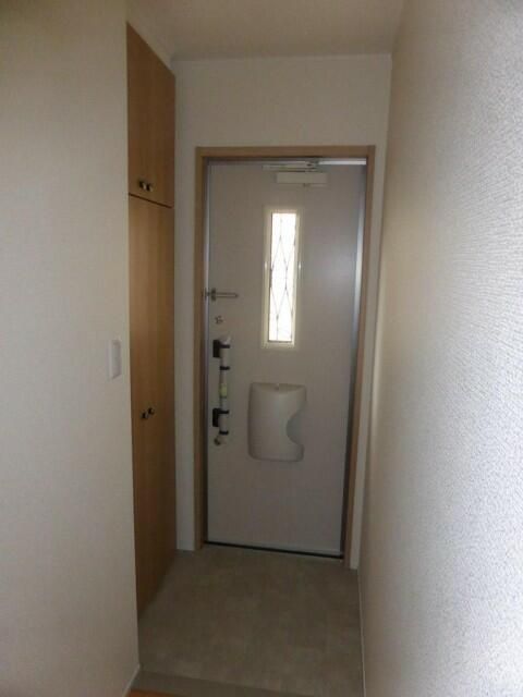 ラテールＣ棟 玄関