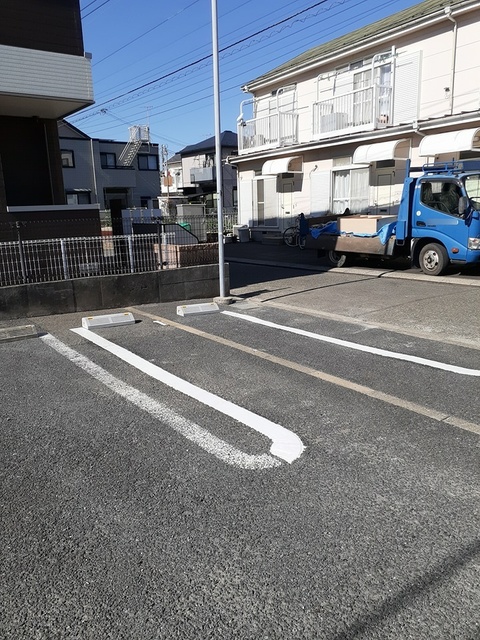 ホワイト　ウェル湘南Ⅱ 駐車場