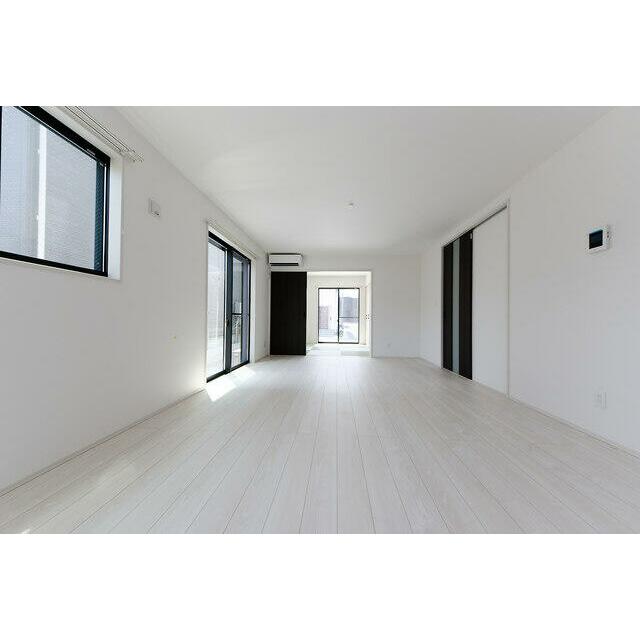 Ｓｕｍａｉ－ｔｏ平塚市岡崎０４  リビング
