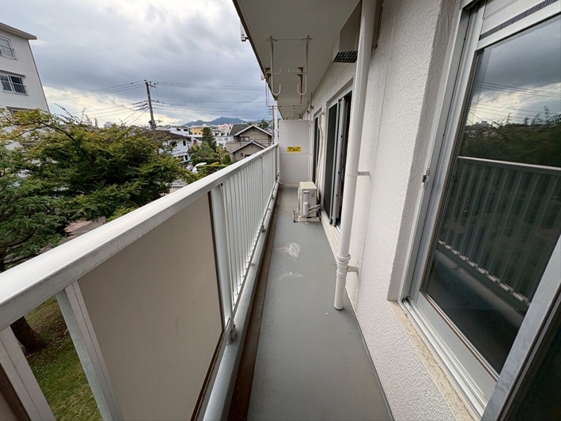 東高森団地11号棟 ベランダ