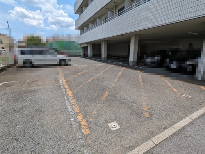 ロイヤルカーサ海老名 駐車場