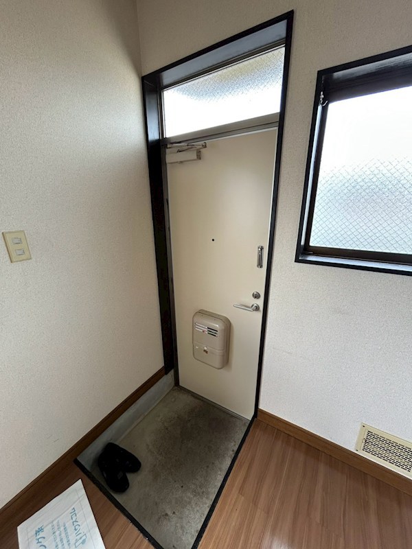 メゾンソレイユB棟 玄関