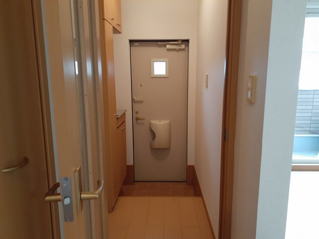 サニーエミＢ 玄関