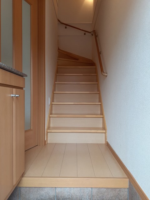 エレガンテ五番館 玄関