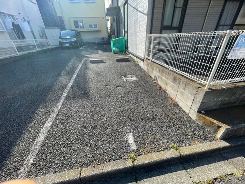 メイゾン・チュトワイエ白旗 駐車場