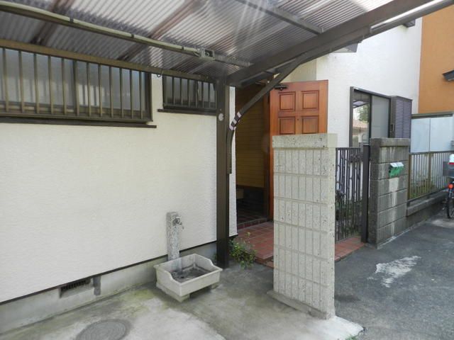 纏テラスハウス 玄関