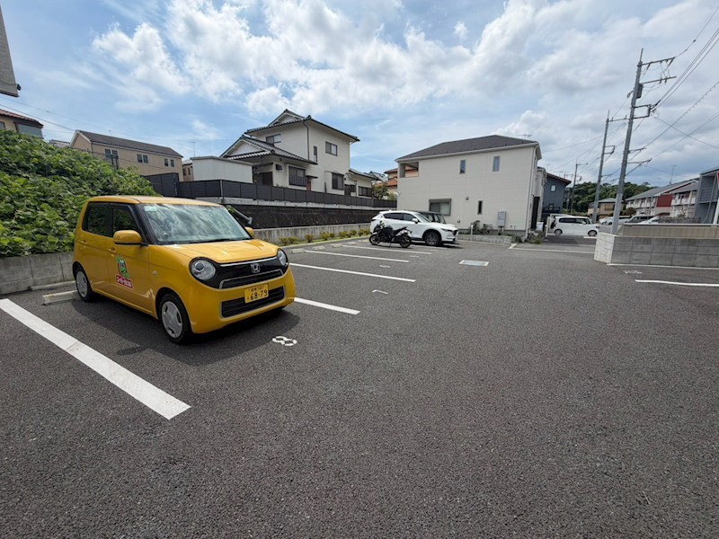 ヒルズ萩山 駐車場