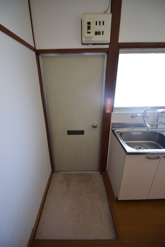 石田荘 玄関