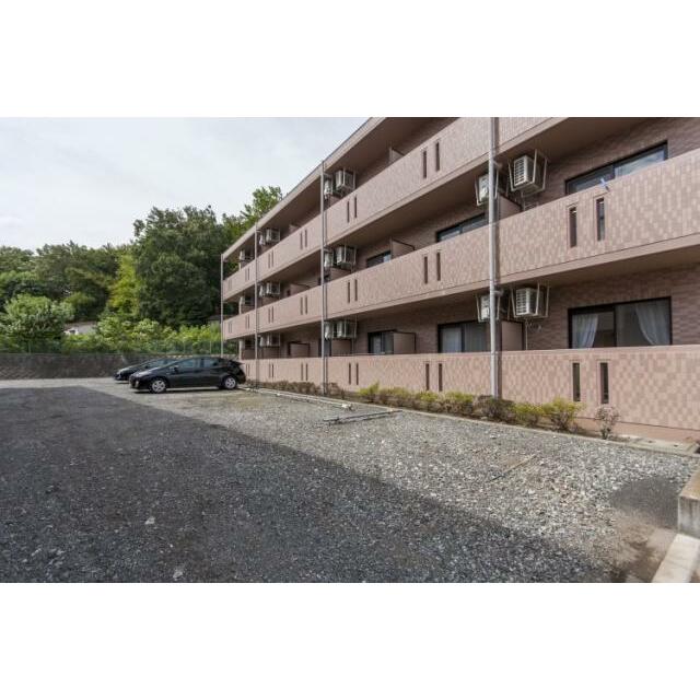 セレーノＫＩＲＩＫＵＢＯ 駐車場