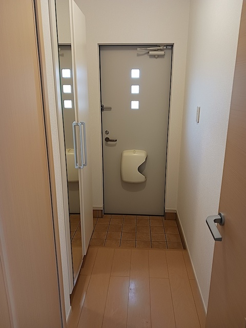 グリシーヌヒルＡ 玄関