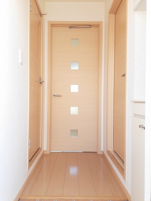 モデルノ・カーサ 玄関