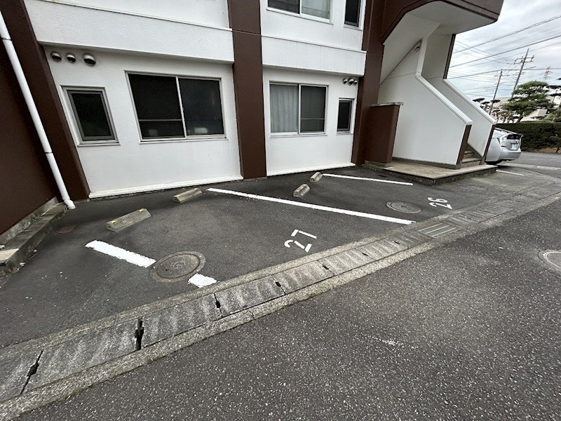 ロイヤルハイツ２ 駐車場