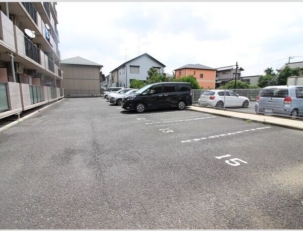 神奈川県厚木市妻田南１丁目 駐車場