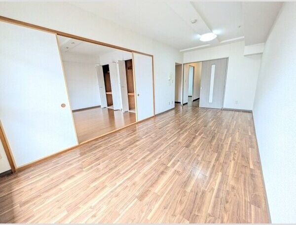 神奈川県厚木市妻田南１丁目 リビング