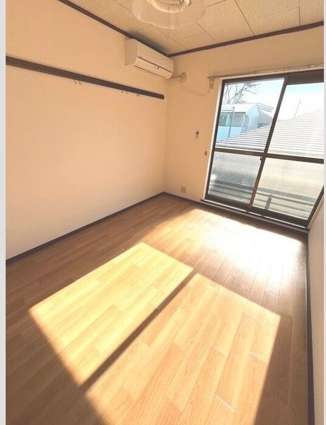 神奈川県厚木市戸室３丁目 リビング