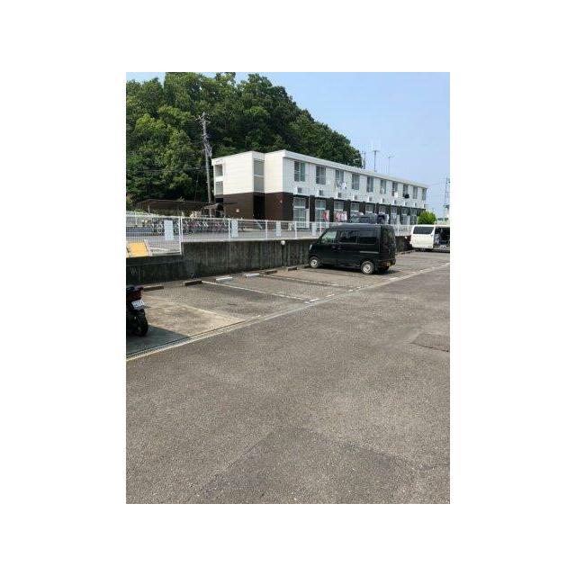 神奈川県平塚市広川323-10 駐車場