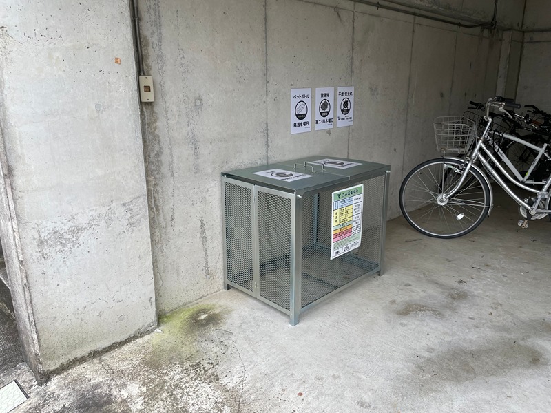 シャイニングローズ 駐車場