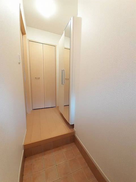 エレガンシア 玄関