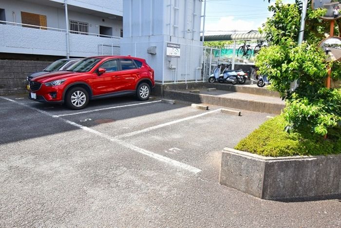 Bellevue参番館 駐車場