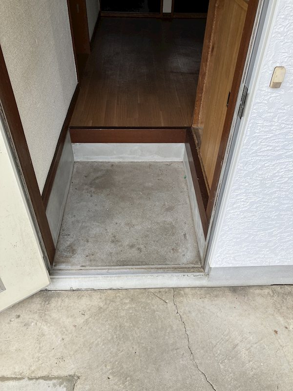 八向田アパート 玄関
