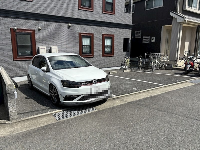 Noble.V.Bonap’Arc 駐車場