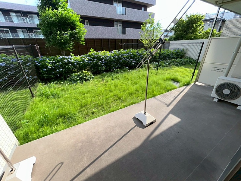 リーフィアレジデンス愛甲石田 ベランダ