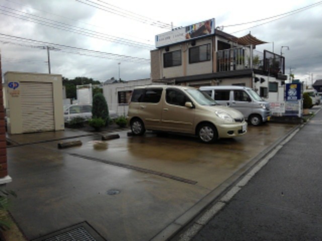 メゾンアクロス 駐車場