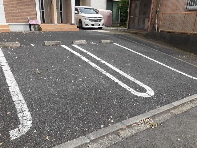 プリムローズ 駐車場