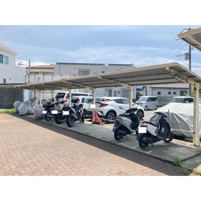 エストレージャ湘南 駐車場