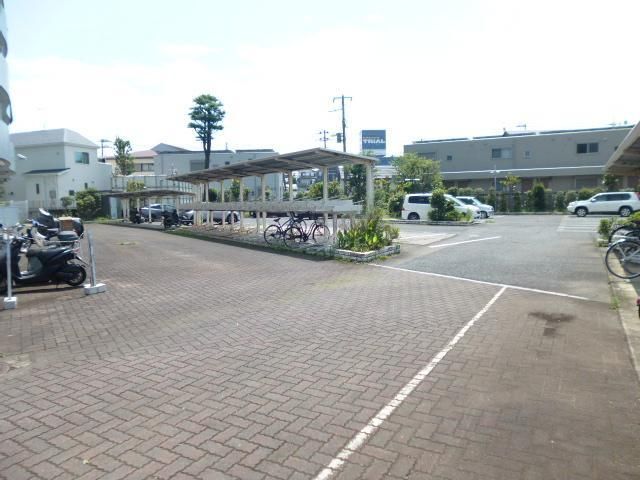 エストレージャ湘南 駐車場