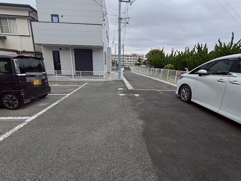 シンセイレジデンス湘南仲町 駐車場